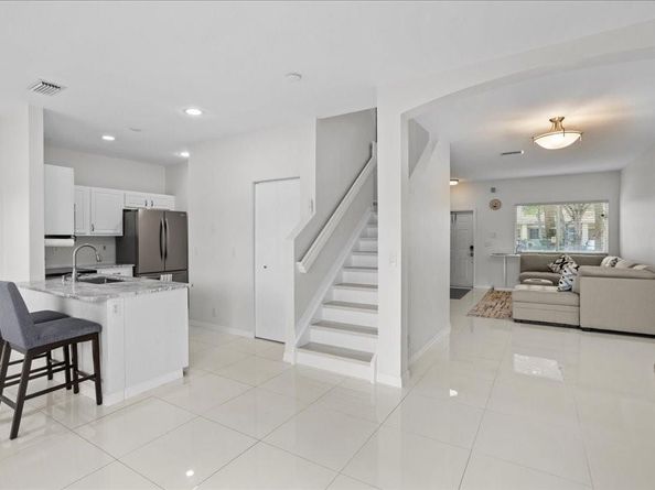4722 Lago Vista Dr 4722, Coconut Creek FL 33073