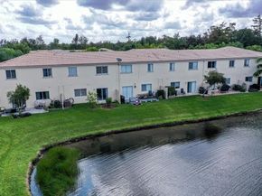 4722 Lago Vista Dr 4722, Coconut Creek FL 33073