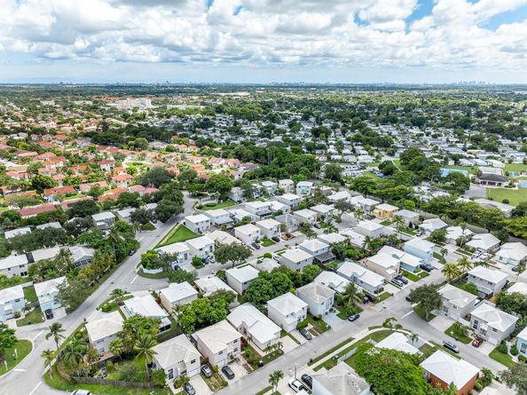3084 Lighthouse Place, Margate FL 33063