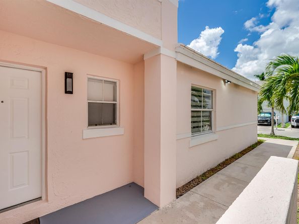 3084 Lighthouse Place, Margate FL 33063