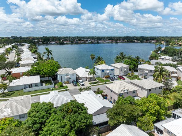 3084 Lighthouse Place, Margate FL 33063