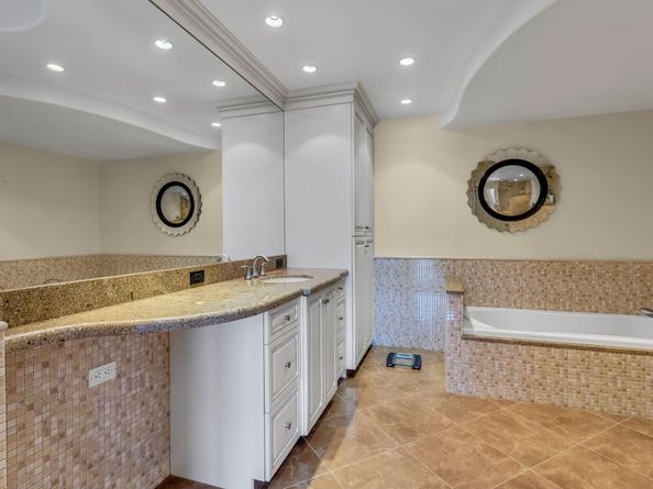 701 E Camino Real 8f, Boca Raton FL 33432