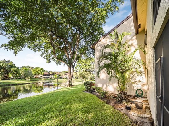 3039 Carambola Cir 3039, Pompano Beach FL 33066
