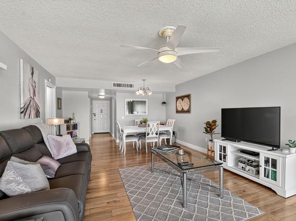 4254 Deste Court 201, Lake Worth FL 33467