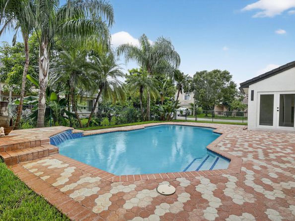 387 SW 163rd Ave, Pembroke Pines FL 33027