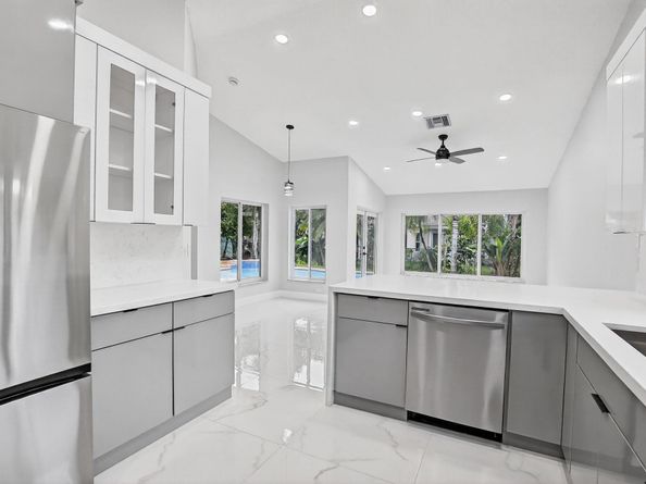 387 SW 163rd Ave, Pembroke Pines FL 33027