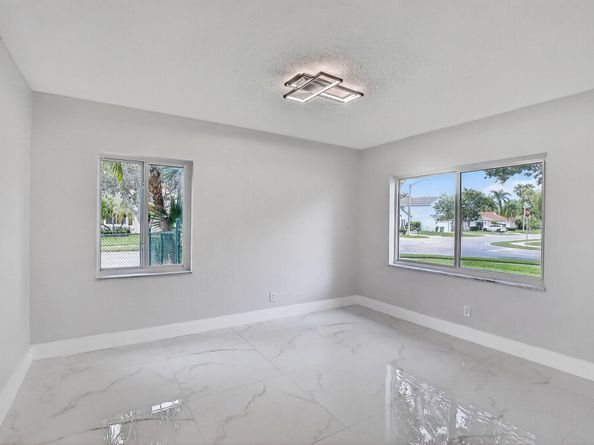 387 SW 163rd Ave, Pembroke Pines FL 33027