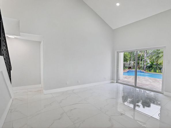 387 SW 163rd Ave, Pembroke Pines FL 33027