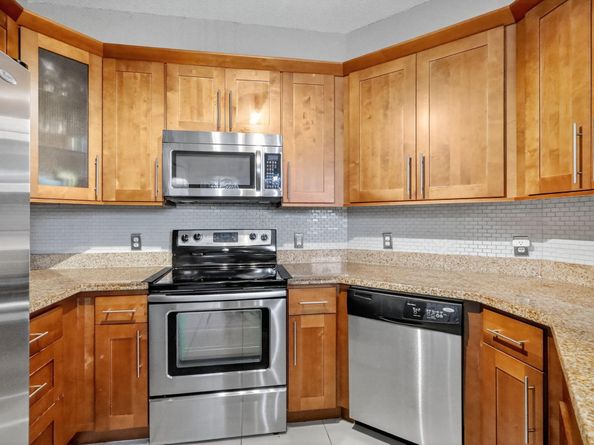 10012 NW 7th Street 213, Miami FL 33172