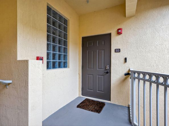 10012 NW 7th Street 213, Miami FL 33172