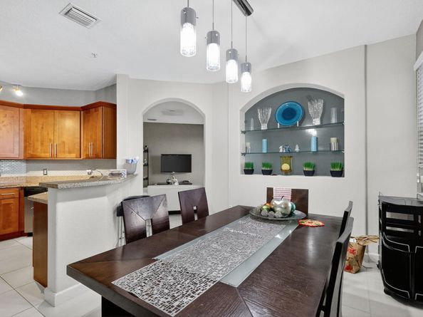 10012 NW 7th Street 213, Miami FL 33172