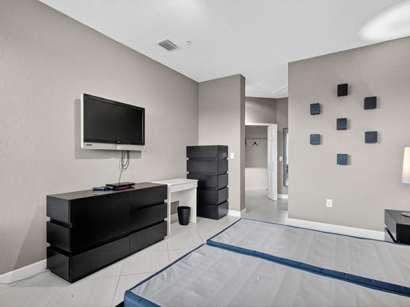 10012 NW 7th Street 213, Miami FL 33172