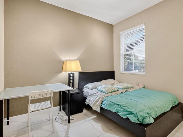 10012 NW 7th Street 213, Miami FL 33172