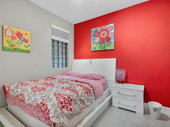 10012 NW 7th Street 213, Miami FL 33172
