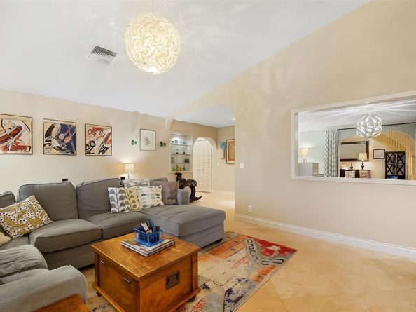 10320 NW 6th St, Coral Springs FL 33071