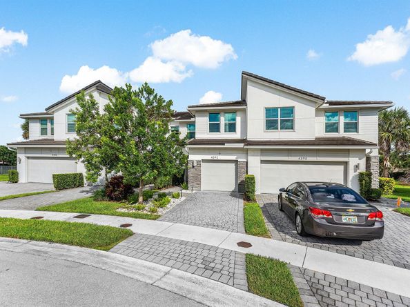 4392 Veleiros Avenue, Deerfield Beach FL 33064