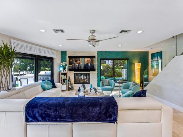 2541 NE 48th St, Lighthouse Point FL 33064