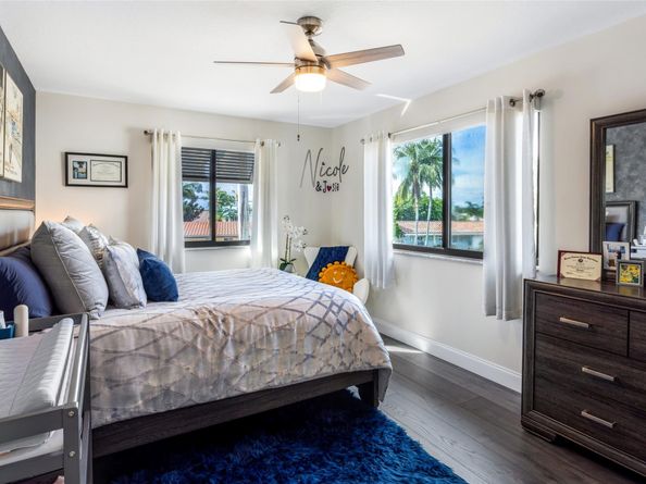 2541 NE 48th St, Lighthouse Point FL 33064