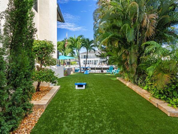 2541 NE 48th St, Lighthouse Point FL 33064