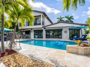 2541 NE 48th St, Lighthouse Point FL 33064