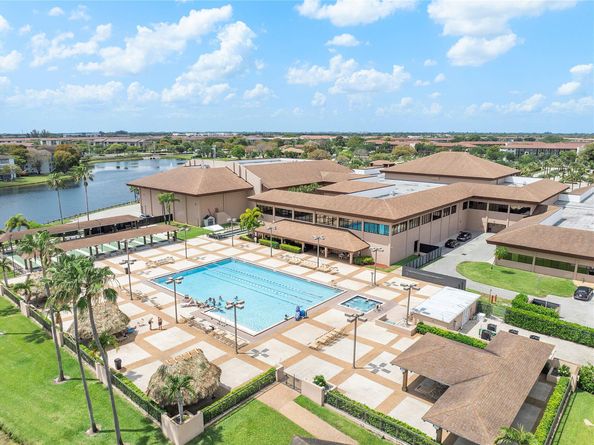 13355 SW 16th Ct 313E, Pembroke Pines FL 33027