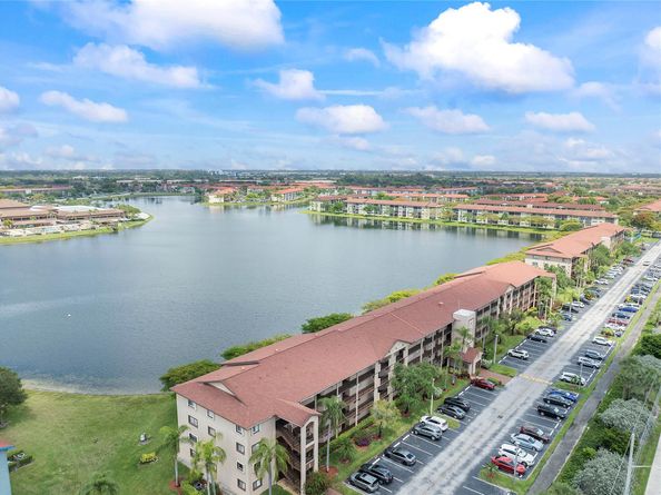 13355 SW 16th Ct 313E, Pembroke Pines FL 33027