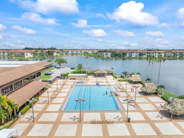 13355 SW 16th Ct 313E, Pembroke Pines FL 33027