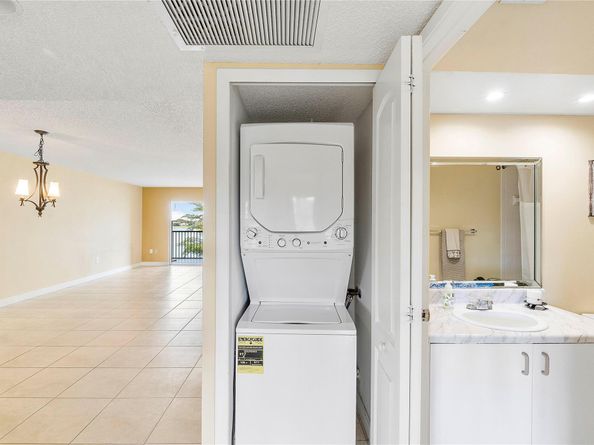 13355 SW 16th Ct 313E, Pembroke Pines FL 33027