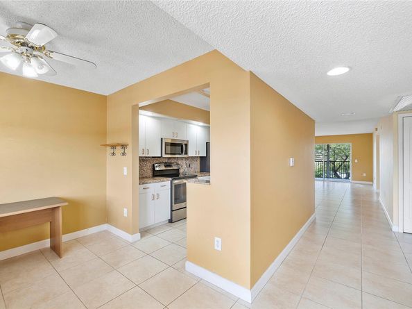 13355 SW 16th Ct 313E, Pembroke Pines FL 33027