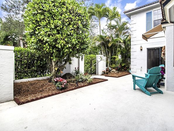 386 Prestwick Circle 3, Palm Beach Gardens FL 33418