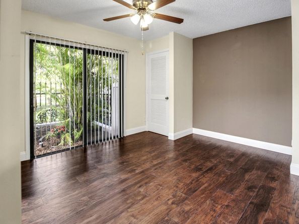 386 Prestwick Circle 3, Palm Beach Gardens FL 33418