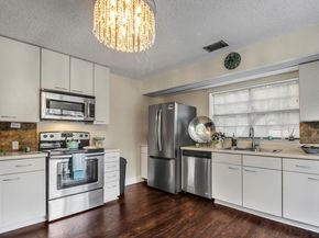 386 Prestwick Circle 3, Palm Beach Gardens FL 33418