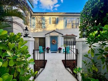 386 Prestwick Circle