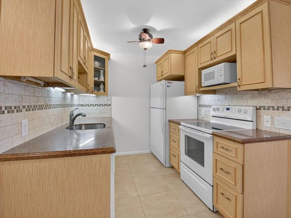 425 Grantham B, Deerfield Beach FL 33442