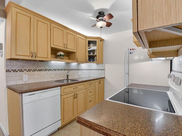 425 Grantham B, Deerfield Beach FL 33442