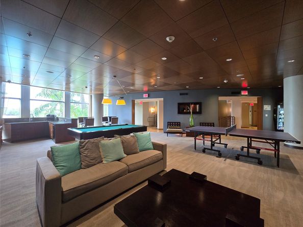 2641 N Flamingo Rd 1105N, Sunrise FL 33323