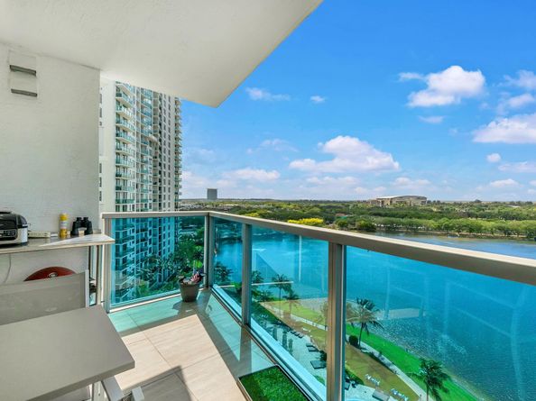 2641 N Flamingo Rd 1105N, Sunrise FL 33323