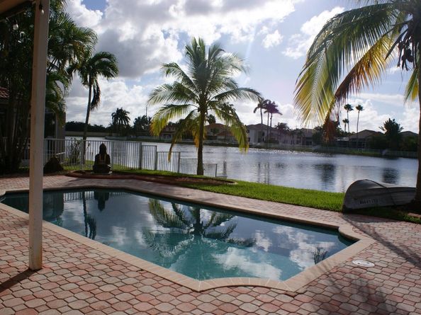 1512 SW 187th Ter, Pembroke Pines FL 33029