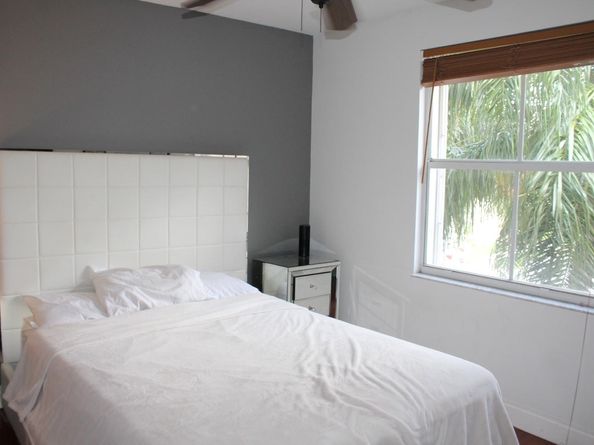 1512 SW 187th Ter, Pembroke Pines FL 33029