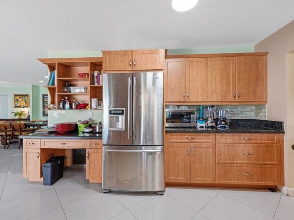 6207 Royal Poinciana Ln, Tamarac FL 33319