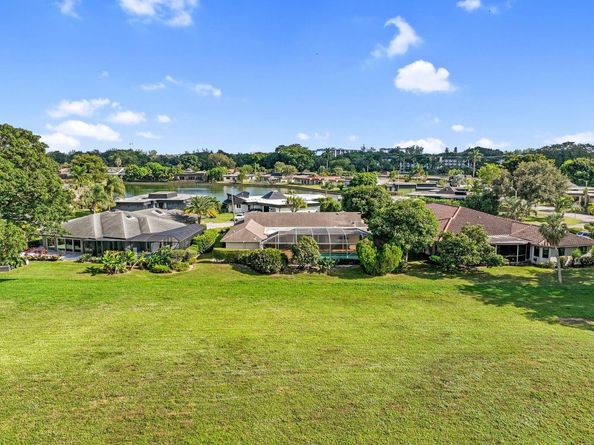 6207 Royal Poinciana Ln, Tamarac FL 33319