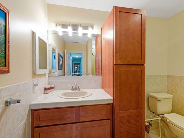 6207 Royal Poinciana Ln, Tamarac FL 33319