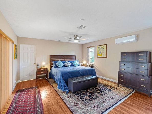 6207 Royal Poinciana Ln, Tamarac FL 33319