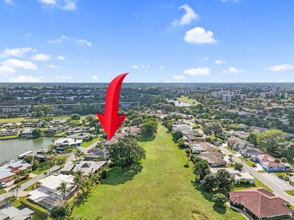 6207 Royal Poinciana Ln, Tamarac FL 33319