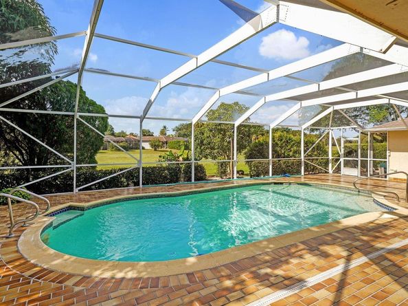 6207 Royal Poinciana Ln, Tamarac FL 33319