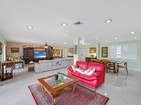 6207 Royal Poinciana Ln, Tamarac FL 33319