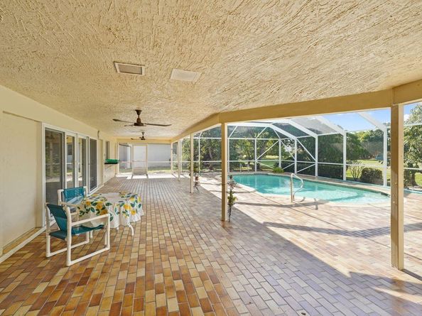 6207 Royal Poinciana Ln, Tamarac FL 33319