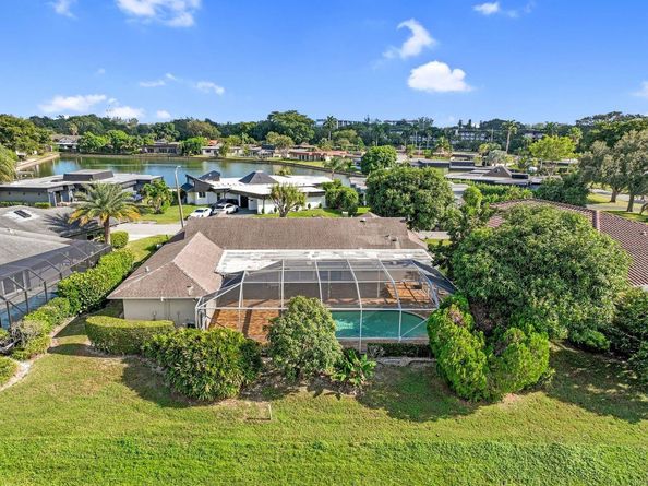 6207 Royal Poinciana Ln, Tamarac FL 33319