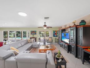 6207 Royal Poinciana Ln, Tamarac FL 33319