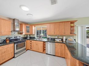 6207 Royal Poinciana Ln, Tamarac FL 33319